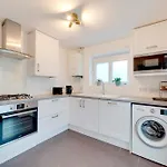 Pass The Keys Modern & Spacious 1 Bed Terrace With Free Parking