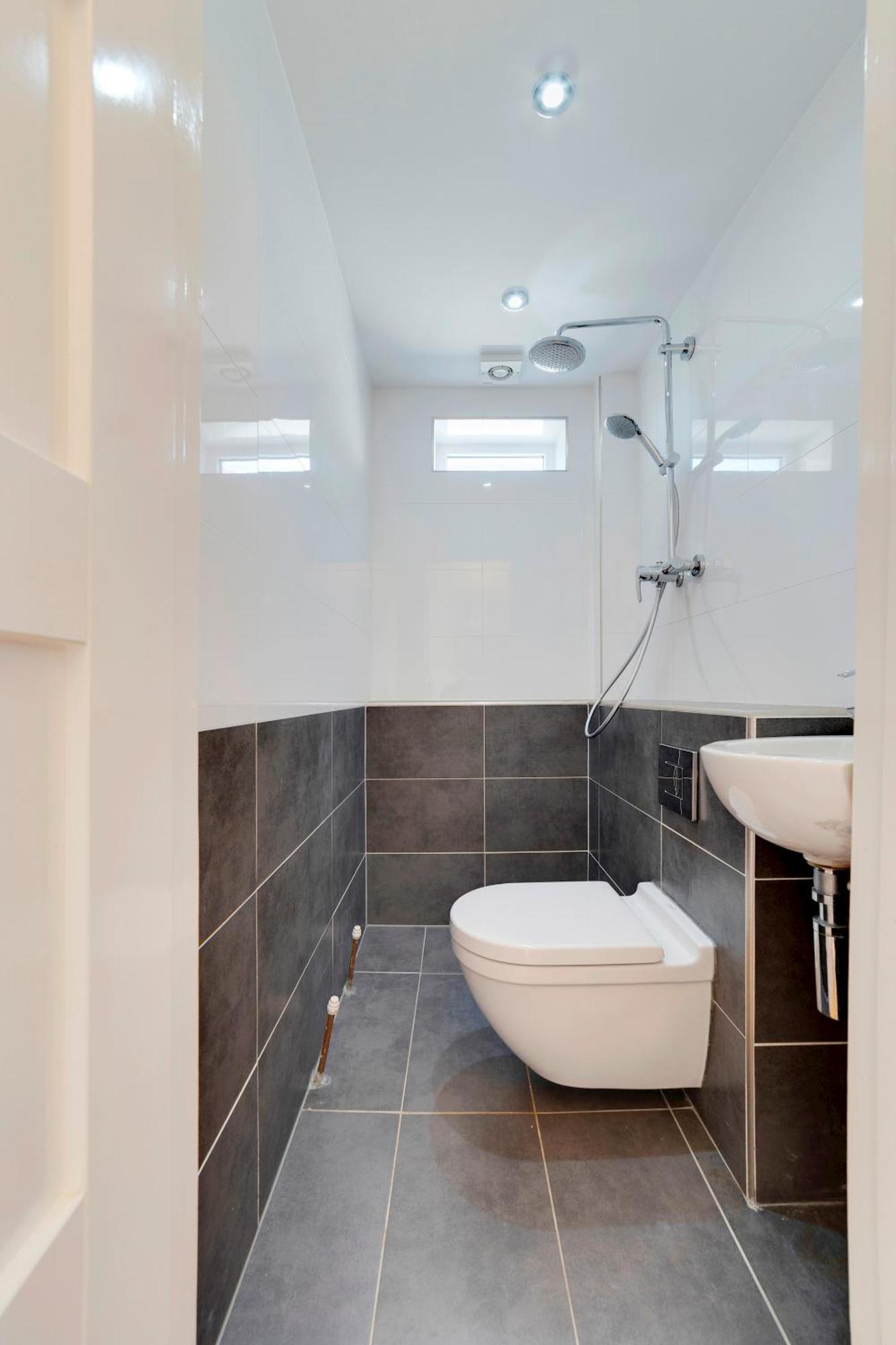 Pass The Keys Modern & Spacious 1 Bed Terrace With Free Parking