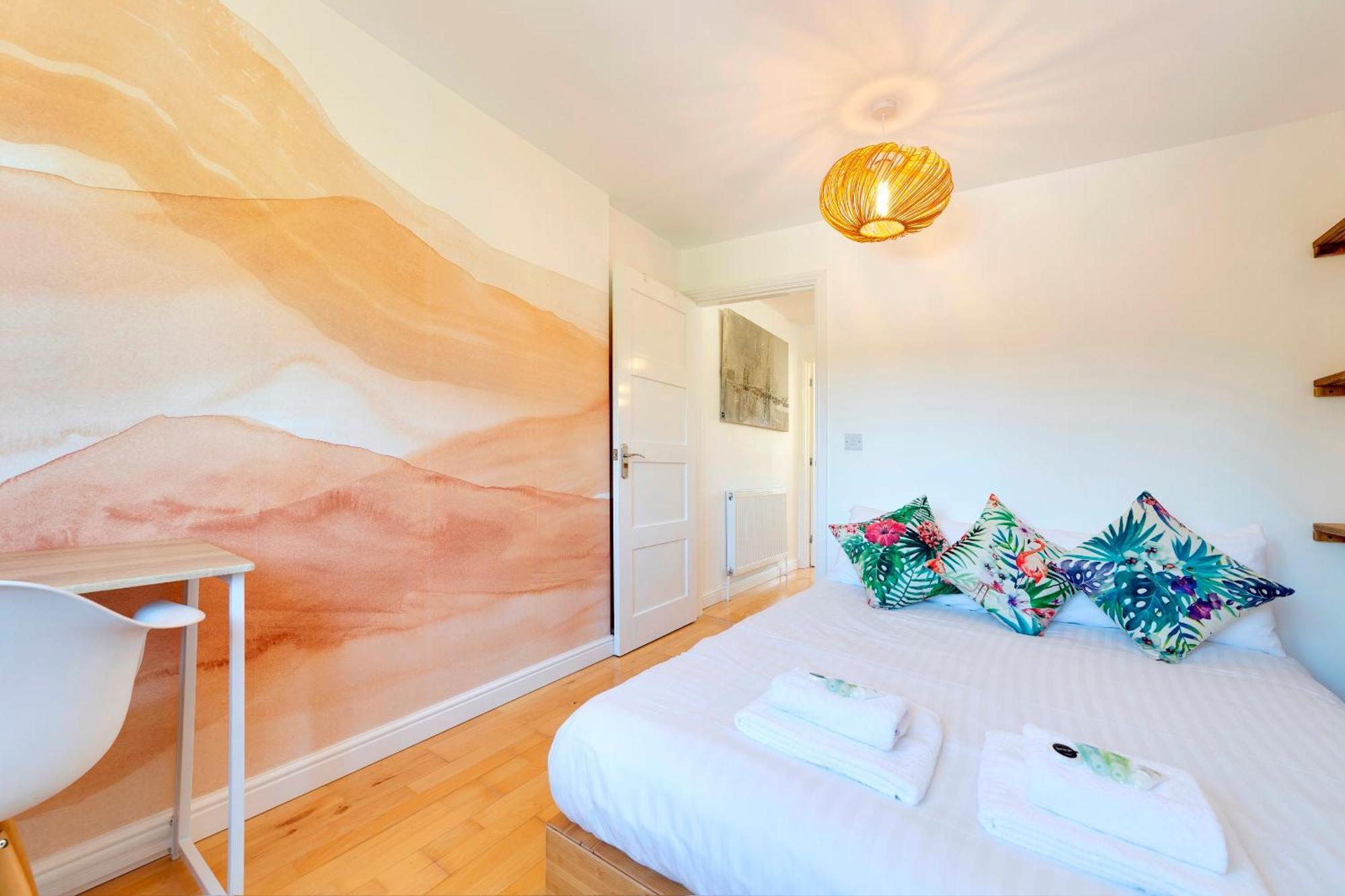 Holiday home Pass The Keys Modern & Spacious 1 Bed Terrace With Free Parking *