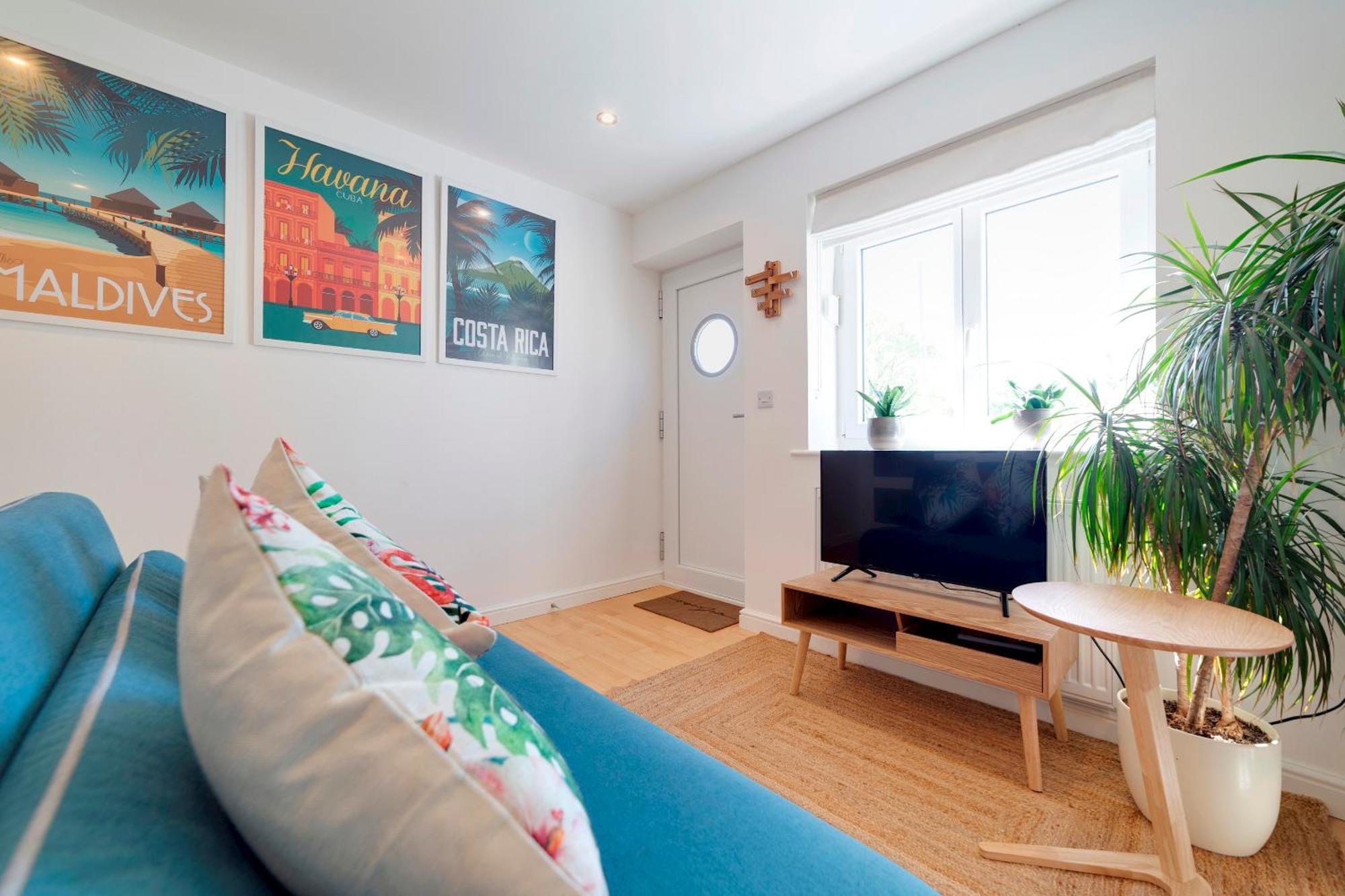 Pass The Keys Modern & Spacious 1 Bed Terrace With Free Parking *